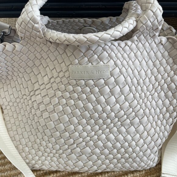 Elegant Cream Woven Tote Bag - Picture 5 of 6
